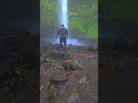 🌊 ¿Conocías esta increíble cascada cerca de Pucón? El Salto El Claro
