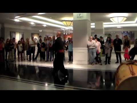 Hipódromo argentino de Palermo. Dúo Percusión Buenos aires. Malambo de boleadoras, bombo, poncho