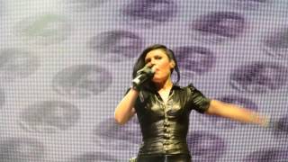 Giusy Ferreri - La Bevanda Ha Un Retrogusto Amaro live @ Donne in cANTo 2014 (PalaBanco Brescia)