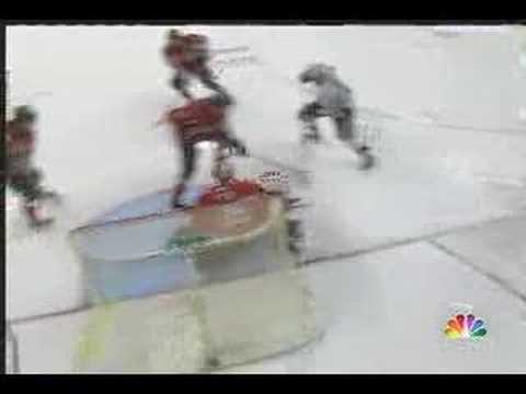 Nicklas Backstrom Scores an Own Goal - Mar 9 08 - Pens/Caps