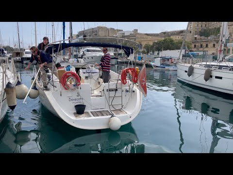 Leon erklärt: Mittelmeeranlegen mit dem Heck zum Strand in Malta