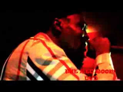 JUNIOR REID  -GANGSTA DONT PLAY ,ONE BLOOD (LIVE PERFORMANCE)