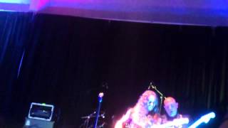 Saratoga Con mano izquierda, Tras las rejas, A sangre y fuego y Ángel de barro