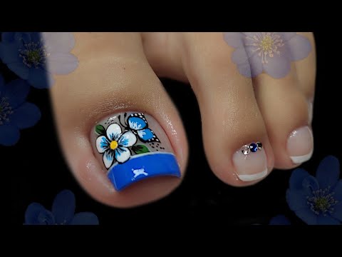 Diseño de uñas con flor y mariposa azul 🦋/Uñas decoradas 😍