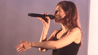 CHRISTINE AND THE QUEENS &quot;Ugly-Pretty&quot;+&quot; Intranquillité &quot; aux Papillons de Nuit