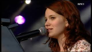 Marit Larsen - Don&#39;t Save Me &amp; Under The Surface (Live At Topp 20 Rådhusplassen 2006)
