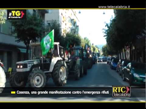 Cosenza, una grande manifestazione contro l'emergenza rifiuti RTC TELECALABRIA