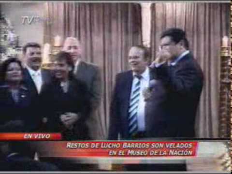 Alan Garcia canto en sepelio de Lucho Barrios