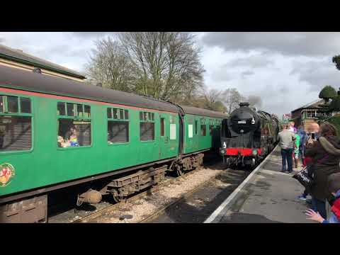 BR (ex-SR) Schools Class no. 30925 ‘Cheltenham’ arrives at Ropley