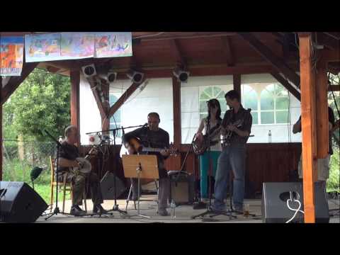 Pří-Kop: Stojí hruška v širém poli