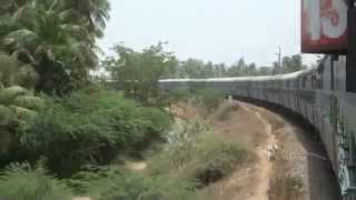 preview picture of video 'Kovai Exp Blasting @Cauvery Bridge & Entering Erode Jn'