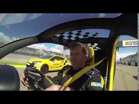 Drag Race - Renault Twizy RS F1 vs Megane RS