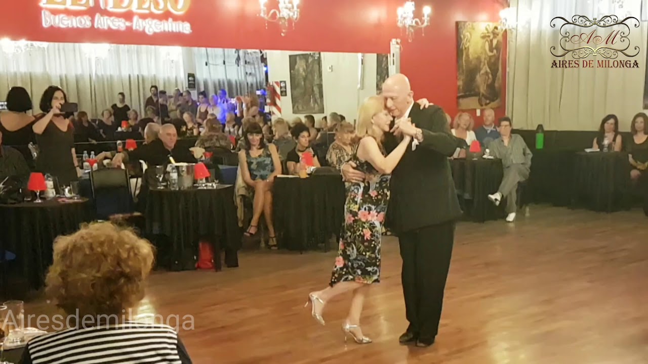 Maestros ingleses exhiben tango en El Beso, Bill La Pantera & Ann Froud en Champagne tango