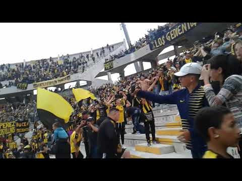 "Hinchada de Peñarol vs Racing 3/12/2017" Barra: Barra Amsterdam &bull; Club: Peñarol