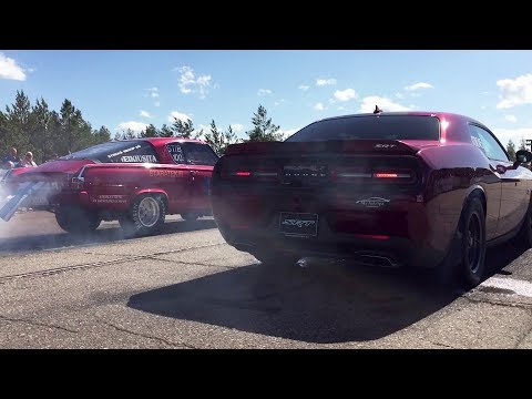 '66 Plymouth Barracuda 7.3 vs 2018 Dodge Challenger SRT 392 1/4 mile drag race