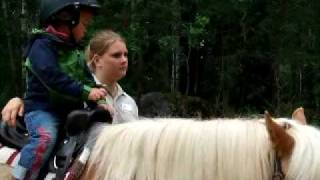 preview picture of video 'Riding horse at zoo'