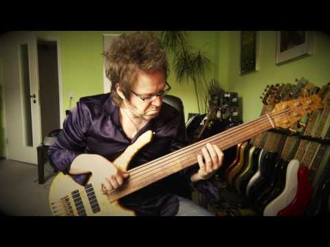 Lars Lehmann on fretless bass