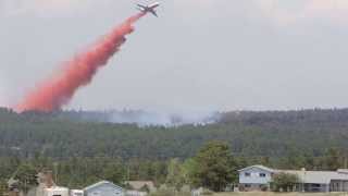preview picture of video '06-13-2013 Black Forest Fire, DC-10 slurry drop'