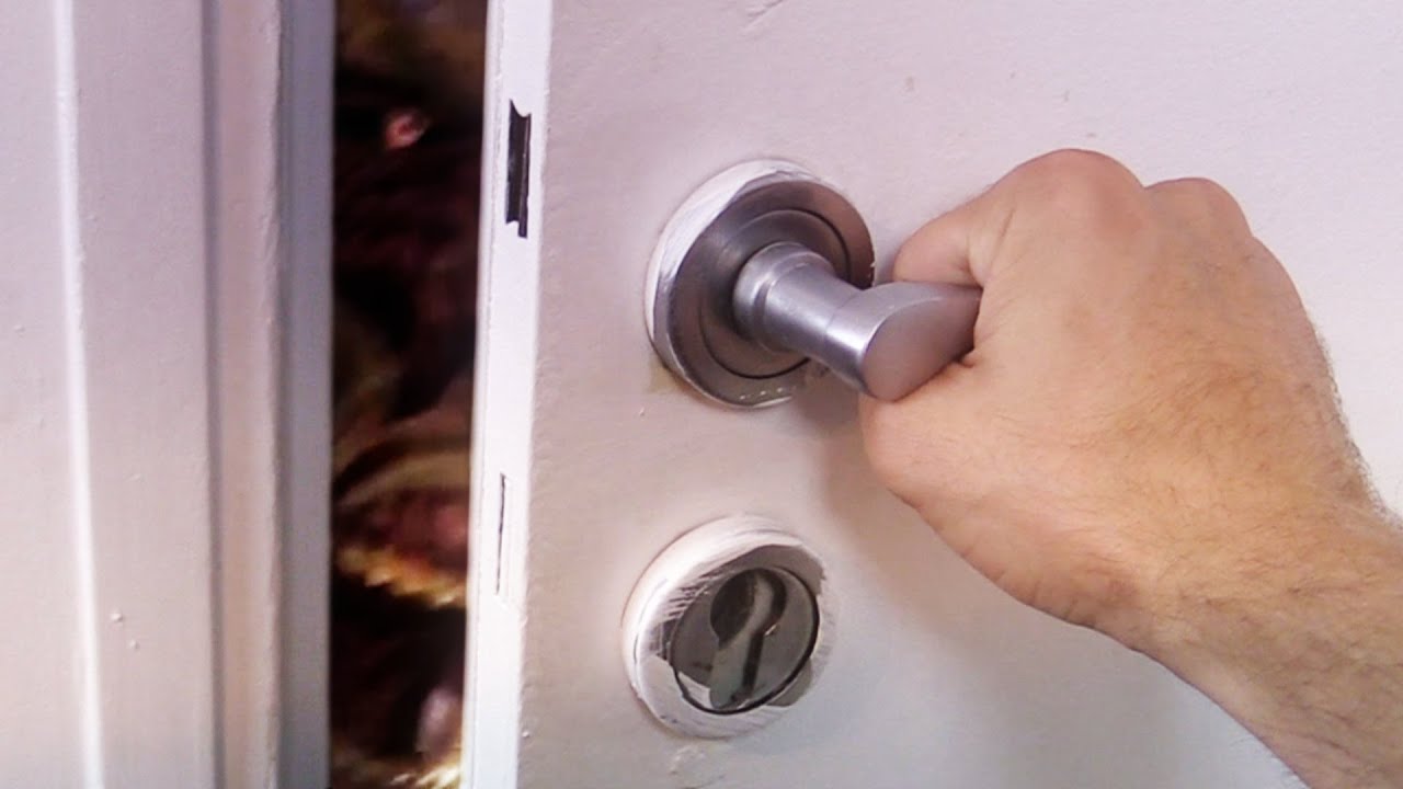 QU'Y A-T-IL DANS LA 1000ÈME CHAMBRE ? (Spooky's House) thumbnail