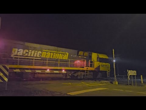 5MA5 PN down "Linfox Express #4" (NR111, NR89), Melbourne to Perth, 2350, 26/6/25, Ararat West VIC