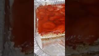 עוגת ביסקוויטים תותים וקצפת מהירה Shorts# קישור בתגובות (ליהי קרויץ - מטבח בקלי קלות) - התמונה מוצגת ישירות מתוך אתר האינטרנט יוטיוב. זכויות היוצרים בתמונה שייכות ליוצרה. קישור קרדיט למקור התוכן נמצא בתוך דף הסרטון