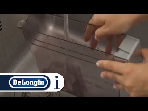 Magnifica S | How to clean the water tank of your coffee machine
