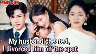 She caught her husband rekindling love with his first love and signed the divorce on the spot.