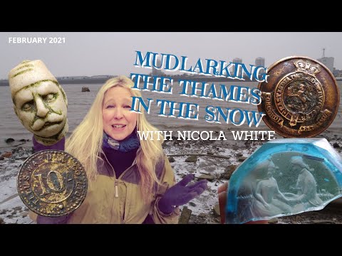 Mudlarking the River Thames in the Snow & AN 18TH CENTURY LOVE STORY!