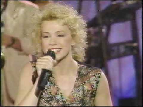 Martine St-Clair - Il y a de l'amour dans l'air/L'amour est dans tes yeux/Au cœur du désert   1989