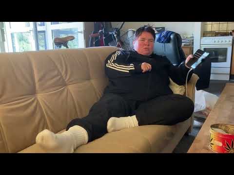 Jeg tror Danmark slår Frankrig 1-0 mens Tanja tror Frankrig vinder 2-1 over Danmark og vi væder om d