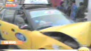preview picture of video 'Accidente en Trujillo, choque de dos taxis'