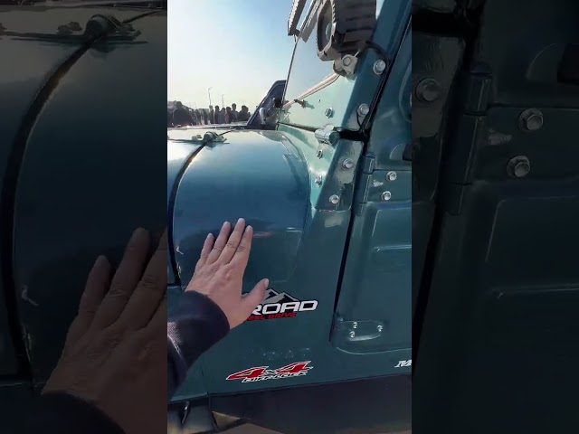 PakWheels پشاور آٹو شو میں دیکھا گیا: ایک بحال شدہ 1986 CJ-7 حقیقی ونٹیج جیپ کو واپس لا رہا ہے۔