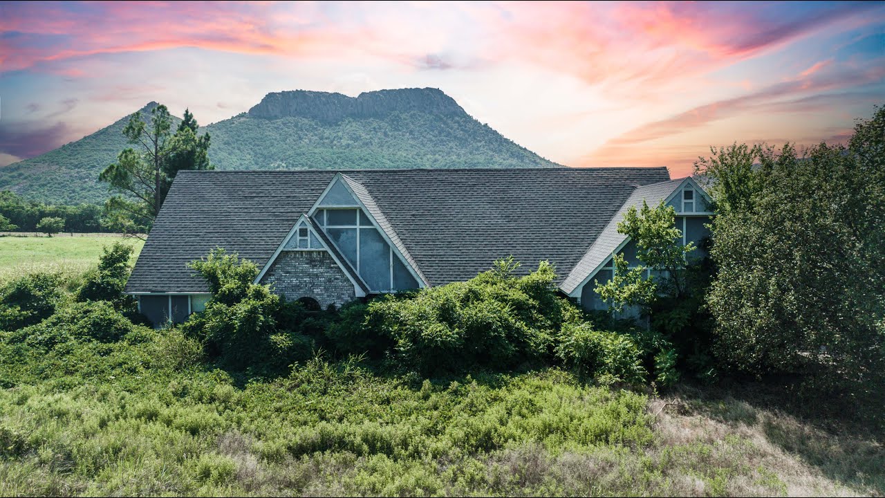 Exploring ABANDONED Family Murder House | Blood Stained Beds Left Behind!!!