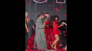 Our social butterfly can make friends anywhere ☺️ #gemini_nt