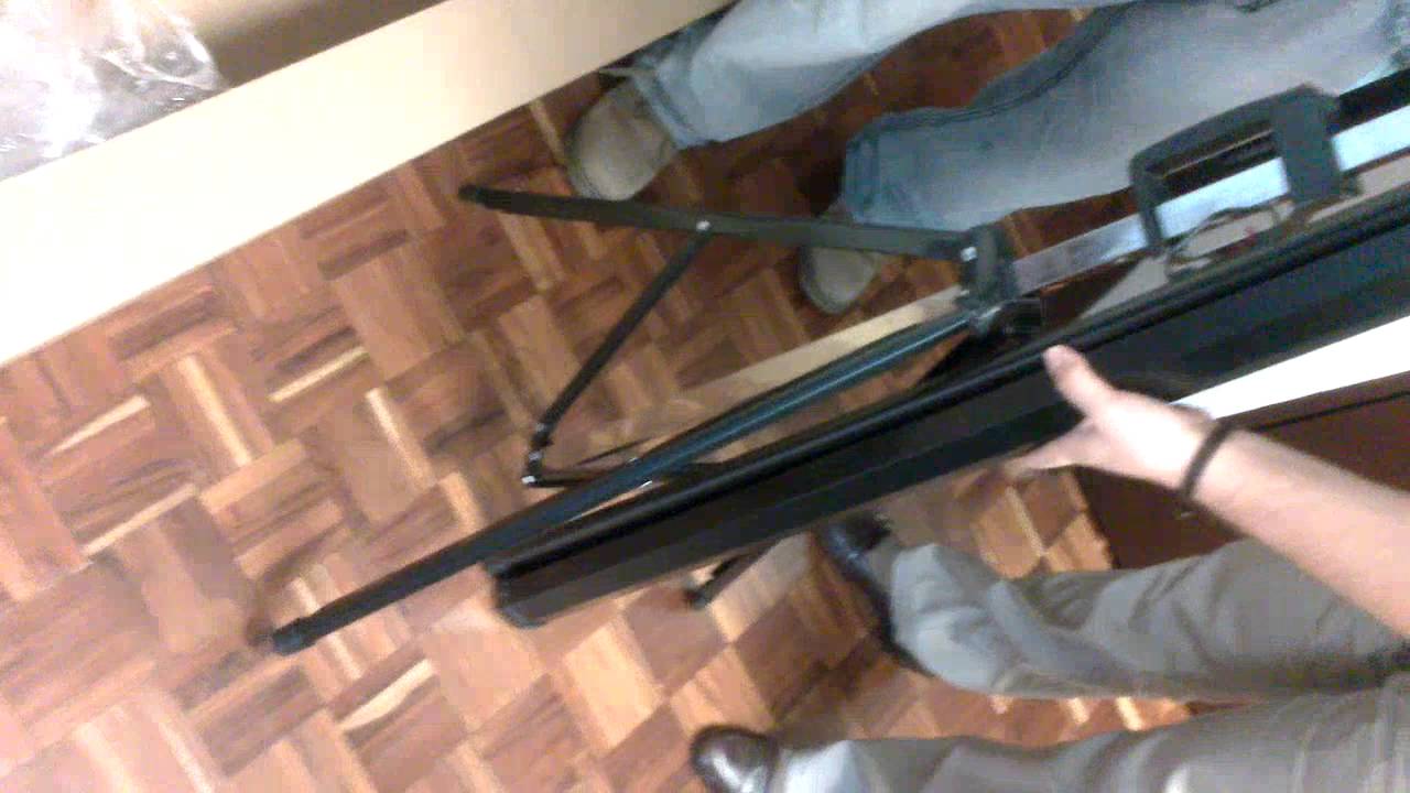 Watch Pantalla con tripie Now Pantalla con tripie