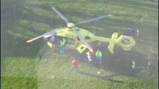 preview picture of video 'traumahelikopter lifeliner 4 stijgt op in leeuwarden hooidollen bilgaard 02-02-2014 Download'