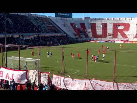 "Penal Huracán contra Atlético Tucumán desde la tribuna" Barra: La Banda de la Quema &bull; Club: Huracán