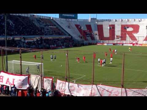 "Penal Huracán contra Atlético Tucumán desde la tribuna" Barra: La Banda de la Quema • Club: Huracán • País: Argentina