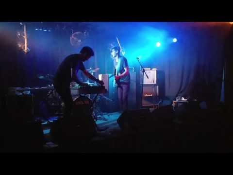 Oolluu live at The Reverence