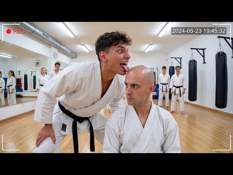 Maestro di Karate IMPAZZISCE davanti agli allievi..