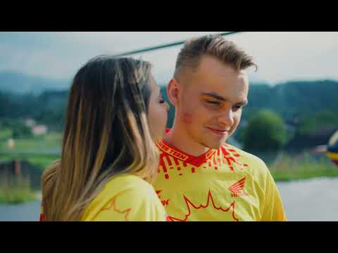 LESARJI - ZA USTNICE NJENE