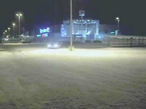 Zimowe zabawy dużych chłopaków :D :P Tylnonapędowcy lubią śnieg :D