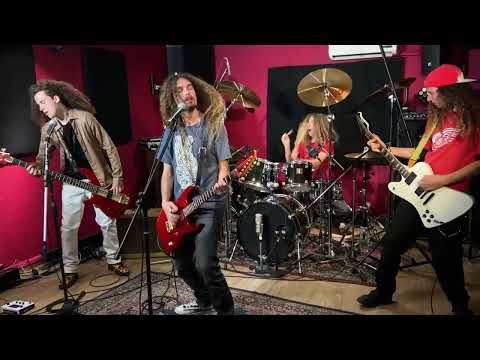 MIXED UP EVERYTHING - She Hates Me Not (Live Studio Session)