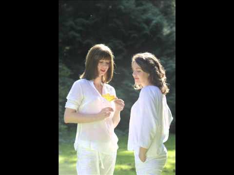 Benjamin Britten: A Charm of Lullabies, op 41 "A Highland Balou" : Mathilda Kochan, Angela Marica