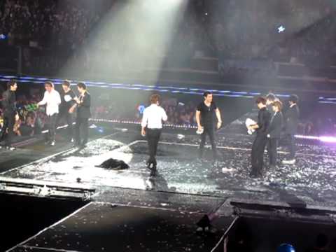 [FANCAM] 190212 SS4 SG - Super Junior plays with water