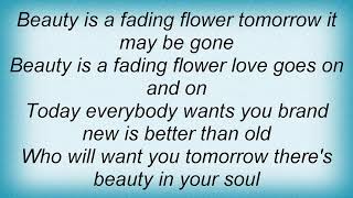 Tom T. Hall - Beauty Is A Fading Flower Lyrics