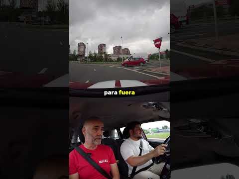 Mirar como salen de la rotonda.