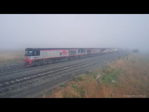5 Locomotive SCT 1PM9 Mixed Freight & Steel Train In Fog (21/7/2022) - PoathTV Australian Railways