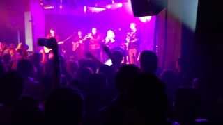 Juanes & Itawe (Locos Por Juana) cantando juntos en Miami.