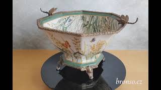 Luxusní porcelánová mísa s bronzovými vážkami – Art Nouveau styl, květinový motiv, dekorativní středový prvek
